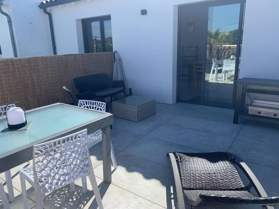 Maison Terrasse Proche Centre Ville Et Ile De Re ลาโรแชล ภายนอก รูปภาพ