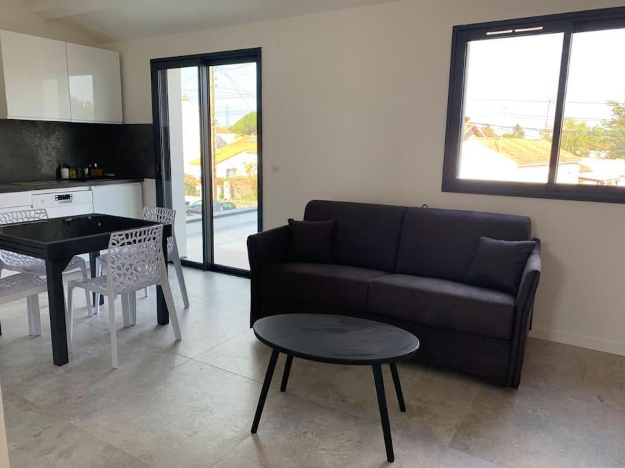 Maison Terrasse Proche Centre Ville Et Ile De Re ลาโรแชล ภายนอก รูปภาพ