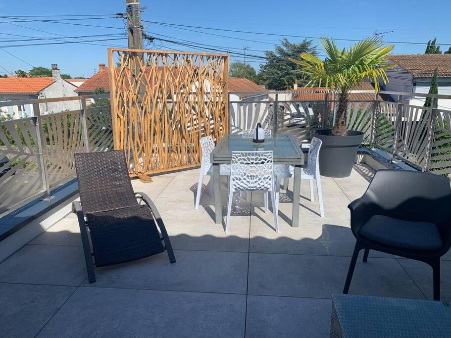 Maison Terrasse Proche Centre Ville Et Ile De Re ลาโรแชล ภายนอก รูปภาพ