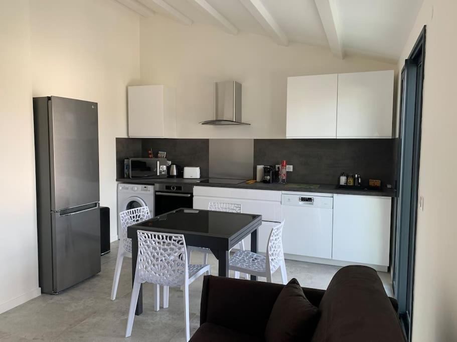 Maison Terrasse Proche Centre Ville Et Ile De Re ลาโรแชล ภายนอก รูปภาพ