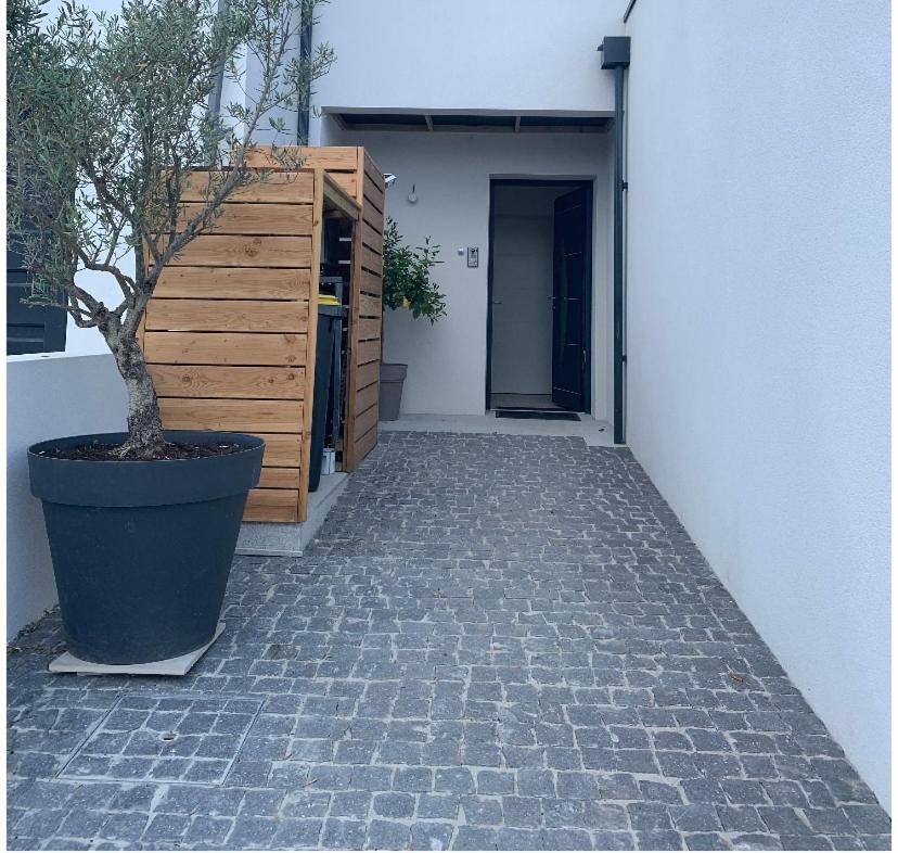 Maison Terrasse Proche Centre Ville Et Ile De Re ลาโรแชล ภายนอก รูปภาพ
